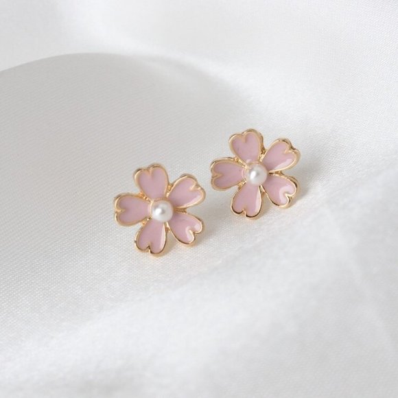 Pretty In PInk Pearl Flower Stud Earrings - Picture 4 of 5
